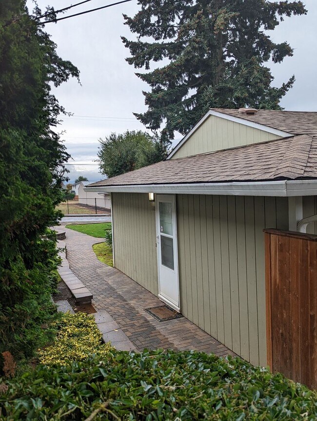 Building Photo - 1108/1110 W. 36th Street