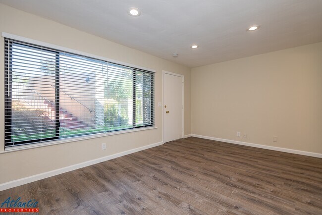 Building Photo - 1280 Brookfield Ave