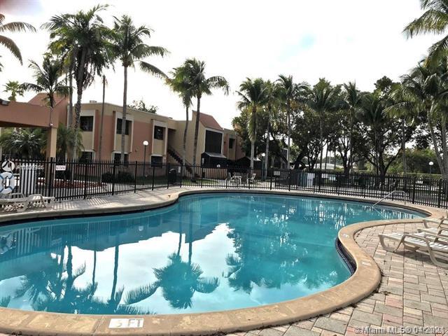 Foto del edificio - 7963 SW 104th St