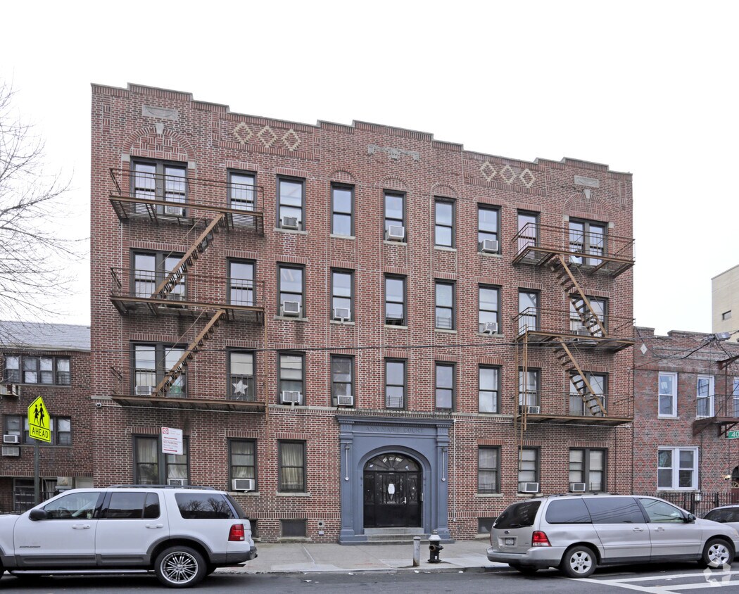 Building Photo - 4040 100th St
