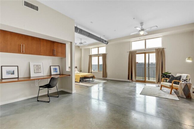 Foto del edificio - 2124 E 6th St