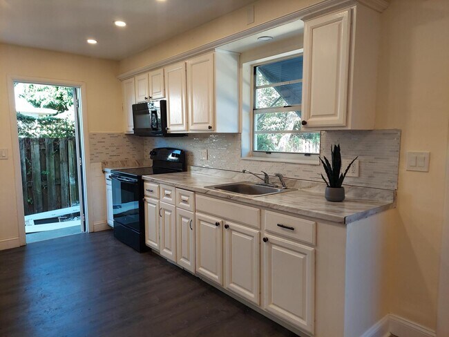 Foto del edificio - 4872 Kirkwood Rd