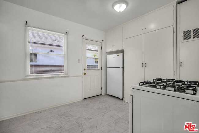 Foto del edificio - 4225 Campbell Dr