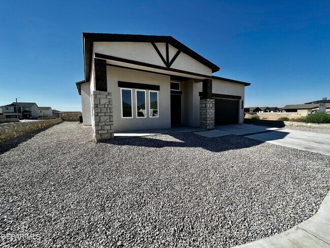 Building Photo - 14852 Mike a Mendoza Ave