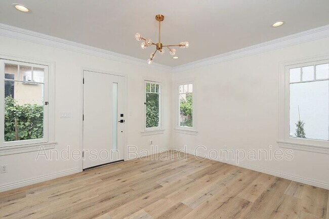 Foto del edificio - 4406-4408 Finley Ave