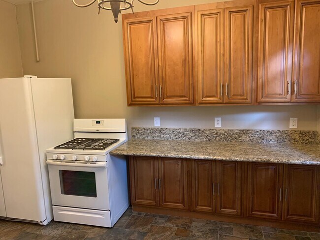 Kitchen Stove - 1823 SW Market St