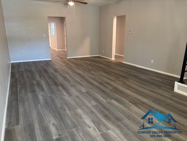 Building Photo - For Rent - 5 Bedroom/ 2 Bathroom in Santa Rita