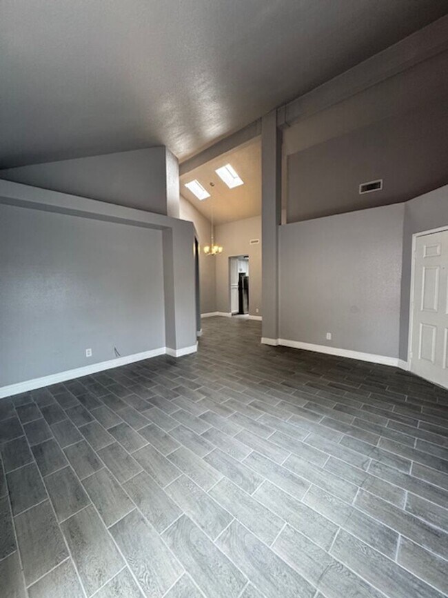 Foto del edificio - 7016 N Thorne Ave