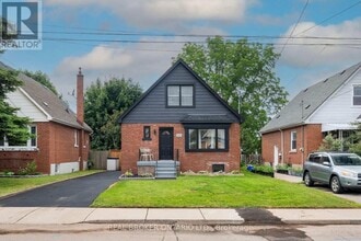 Building Photo - 220 Holmesdale Ave