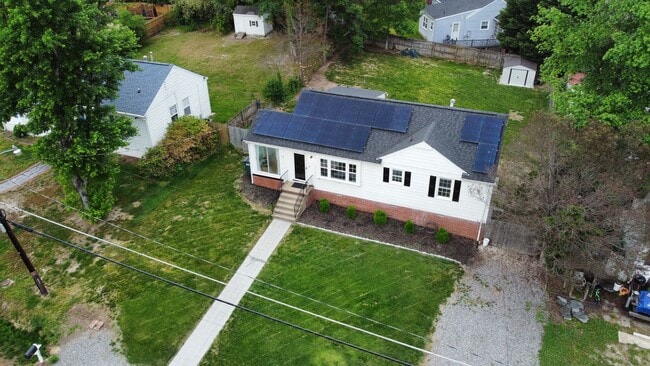 Building Photo - 1124 Bridle Ln