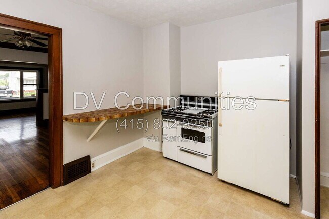 Building Photo - 3765 W 134th St