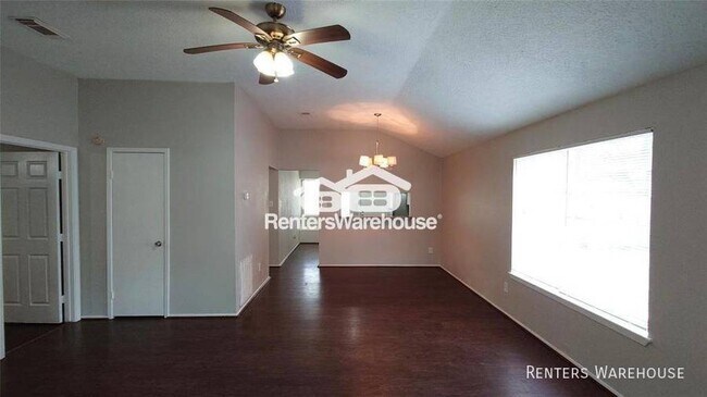Building Photo - Updated 3 bedroom 2 bath home is ready for...
