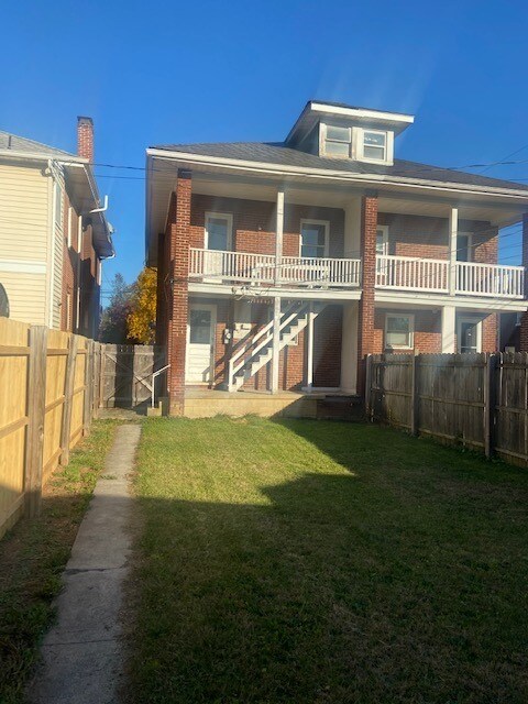 Building Photo - 116 N Diamond St