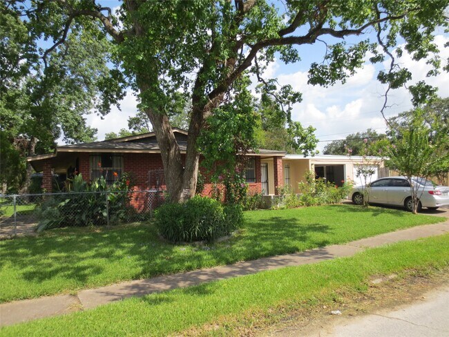 Building Photo - 6633 Mobud Dr