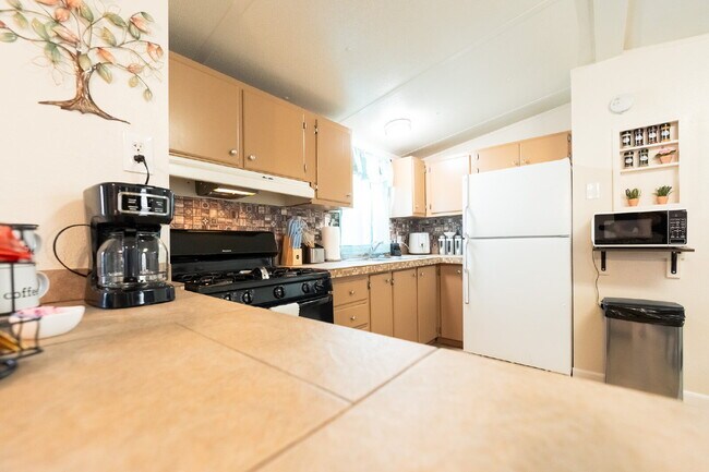 Foto del edificio - 1 Bedroom/Bath with Included Movie Room - Fully Furnished