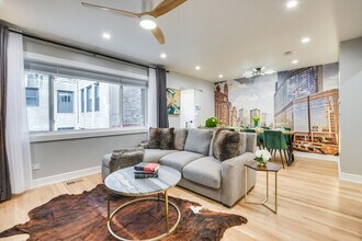 Building Photo - 6242 N Kenmore Ave