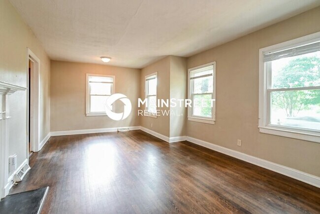 Foto del edificio - 3 Bedroom Pet-Friendly Home in Charlotte, NC with Main Street Renewal