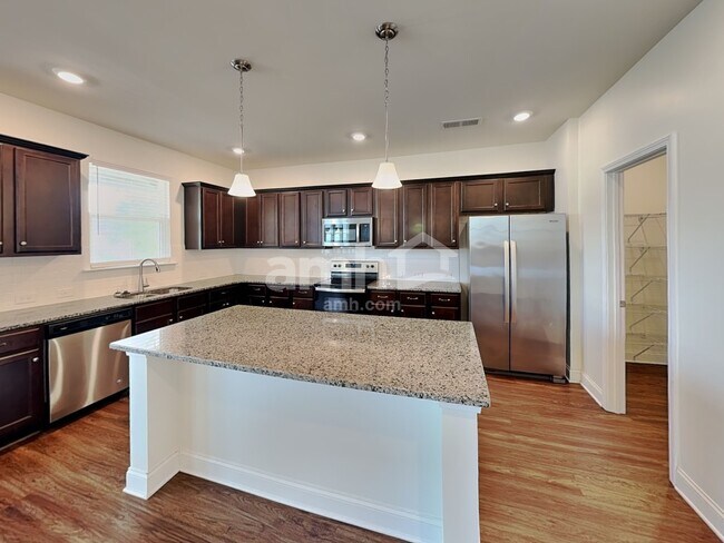 Foto del edificio - 706 Cyprus Ave