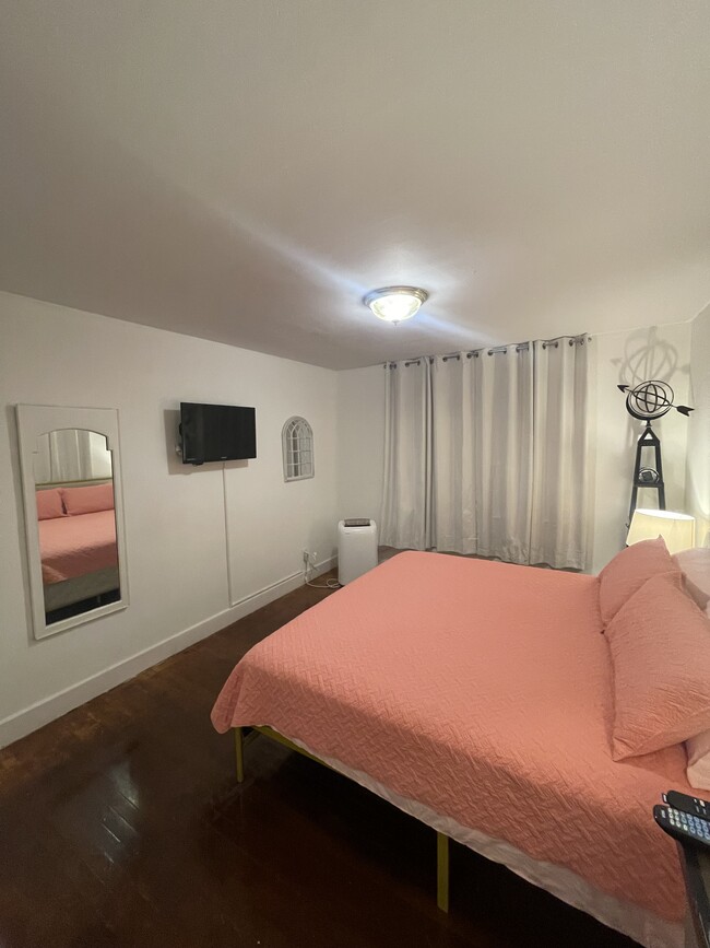 Cozy 1 Bedroom furnished condo - 672 Carol Marie Dr