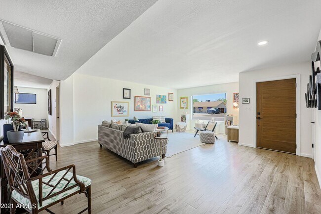 Foto del edificio - 8133 N 16th Dr