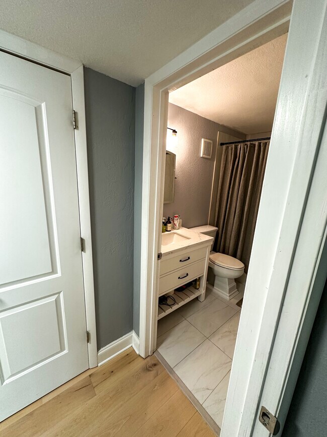 Baño - 210 5th Ave S