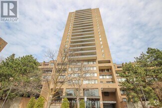 Building Photo - 515-515 St. Laurent Blvd