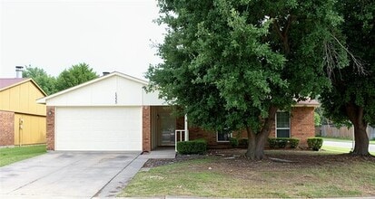 Building Photo - 1533 Santa Fe Trail