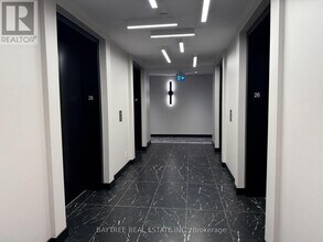 Building Photo - 395 Bloor St E