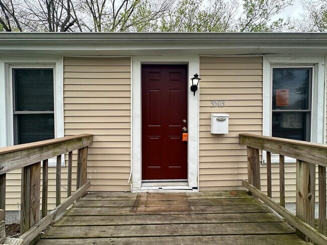 Building Photo - Cute 2BR house for rent in Oakwood!