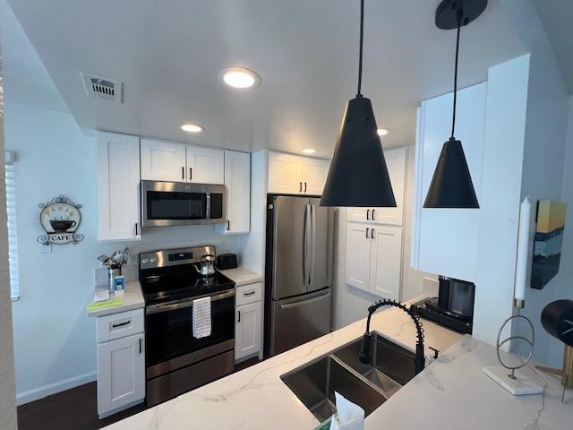 Building Photo - 850 Cypress Point Way