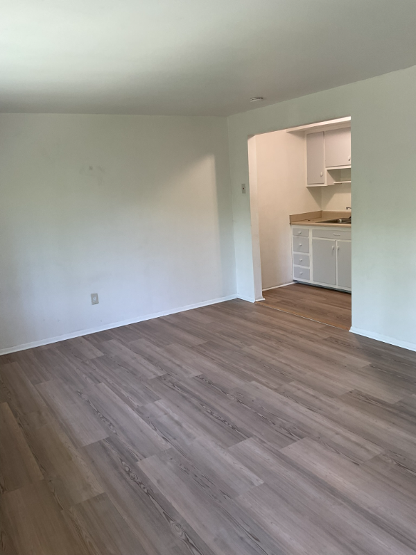 Building Photo - 460 Wells Dr