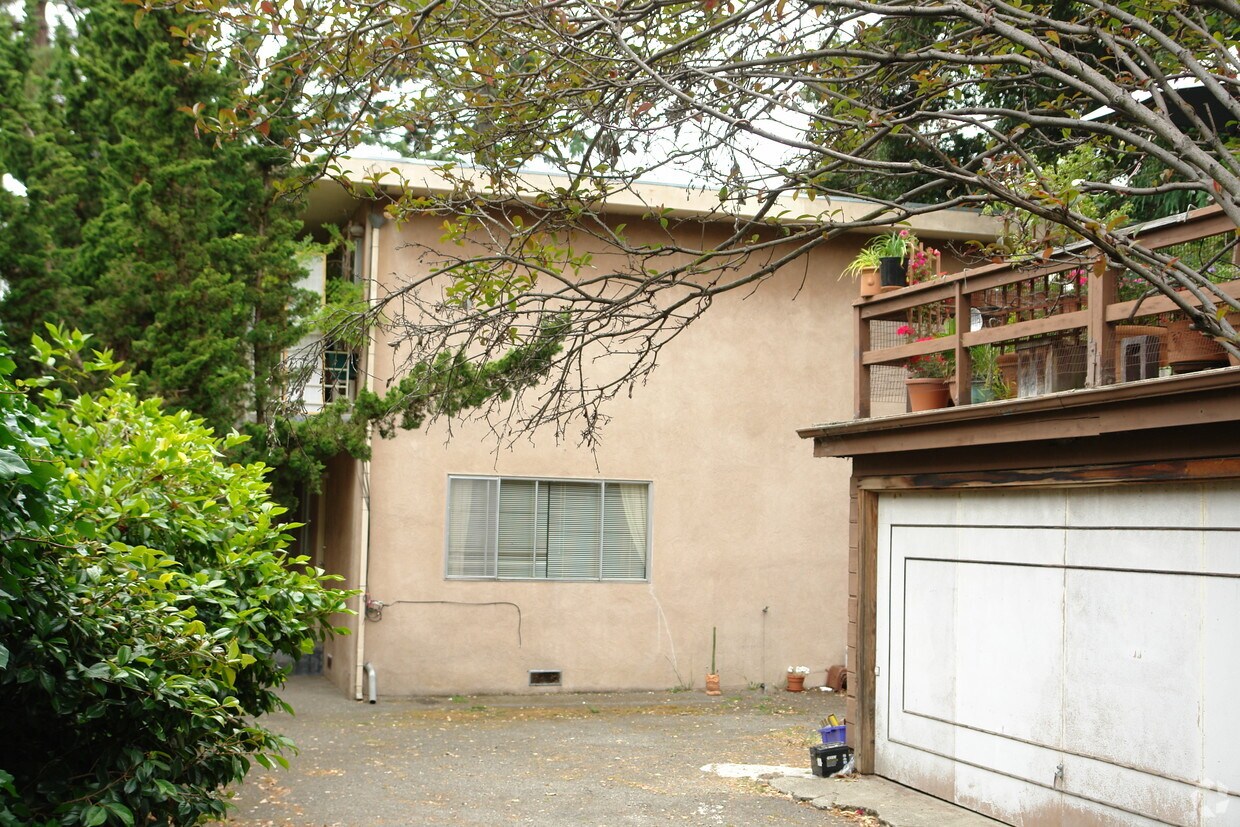 Building Photo - 2920 Hillegass Ave