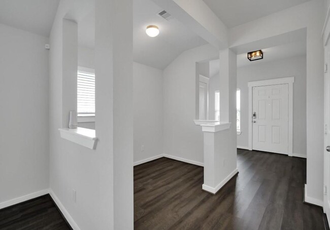 Building Photo - 40843 Mostyn Hill Dr