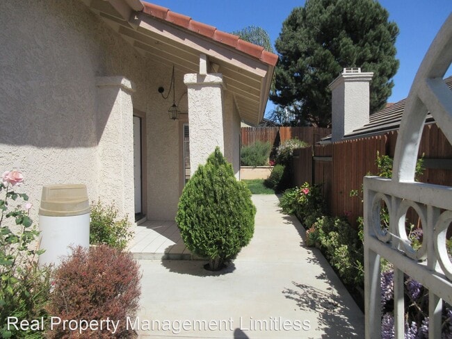 Building Photo - 4 br, 3 bath House - 5445 Butterfield Street