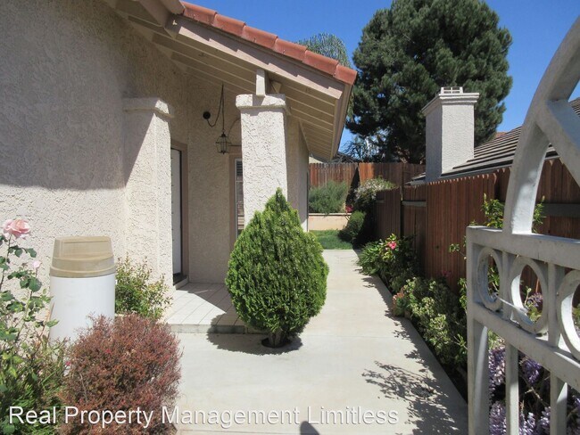 Foto del edificio - 4 br, 3 bath House - 5445 Butterfield Street