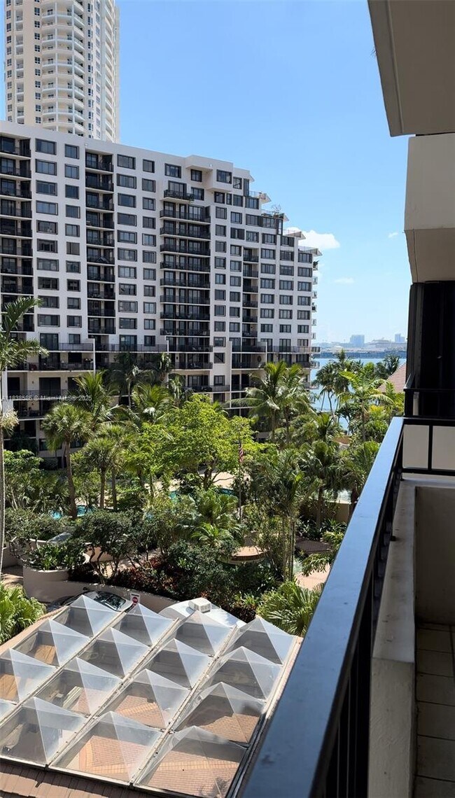 Foto del edificio - 520 Brickell Key Dr