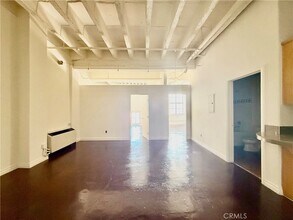 Building Photo - 312 W 5th St