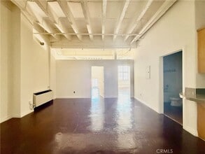 Building Photo - 312 W 5th St
