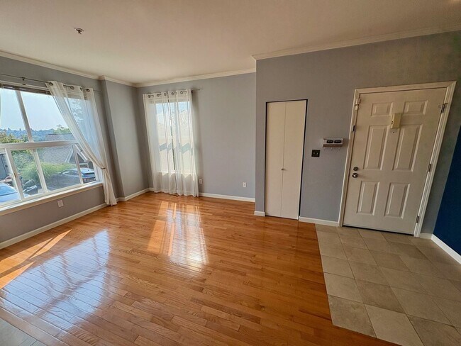 Foto del edificio - 1541 Cherrylane Pl S