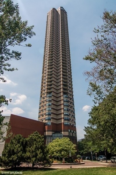 Foto principal - 3660 N Lake Shore Dr