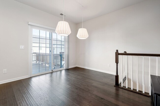 Foto del edificio - Beautiful 3 Story townhome waiting for you!