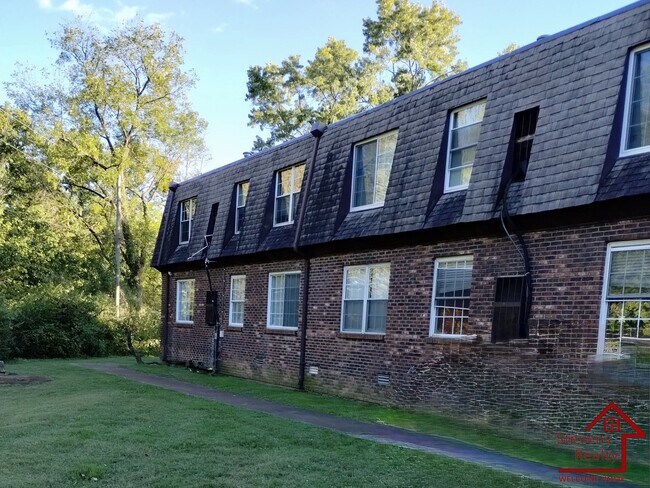 Foto del edificio - 441 Harding Pl