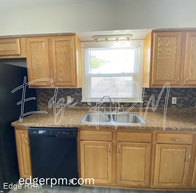 Building Photo - 4 br, 1 bath House - 1710 W 11th Street