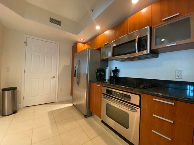 Building Photo - 2/2 Marina Grande Condominium