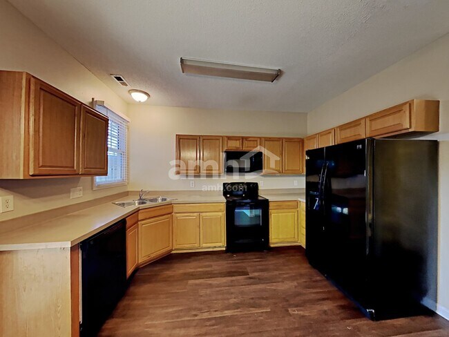 Building Photo - 537 Hanska Way