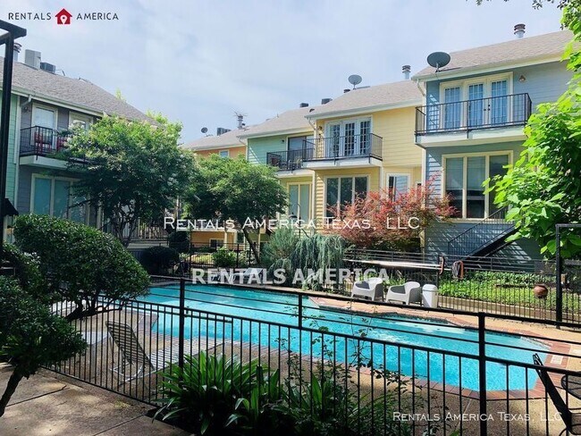Building Photo - Lake Highlands