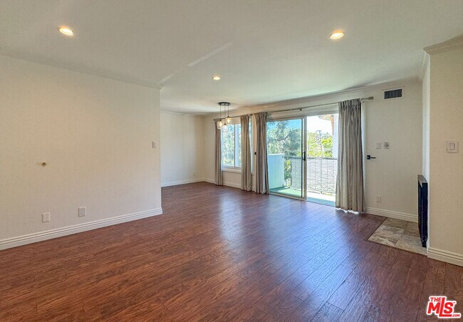 Foto del edificio - 8163 Redlands St