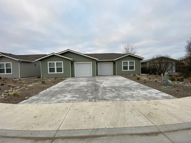 Primary Photo - 2142 SW Mendi Way