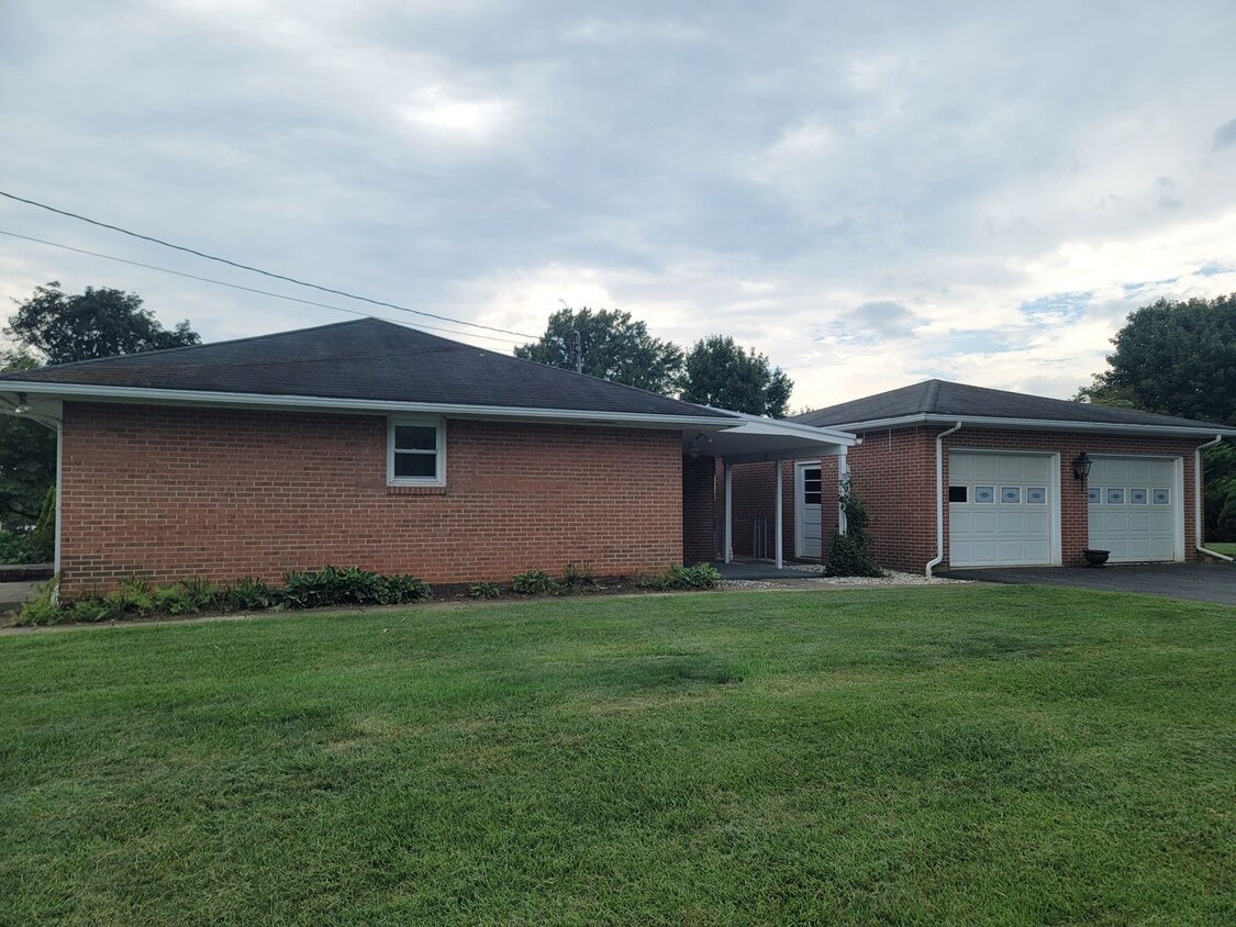 Foto del edificio - 22157 Holiday Dr
