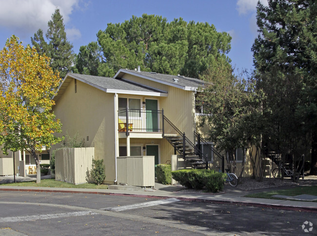 Building Photo - Pinon Apartments